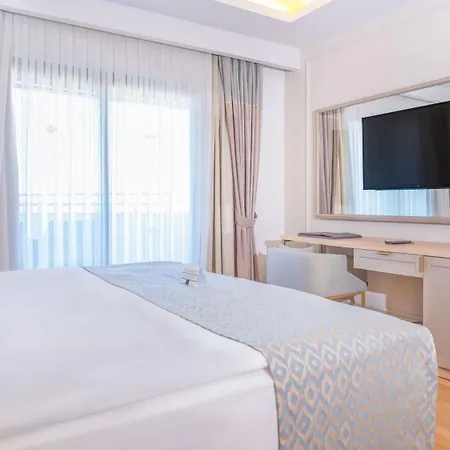 Miramare Queen Hotell 5*