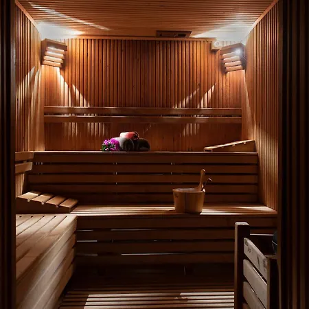 Miramare Queen 5* Side