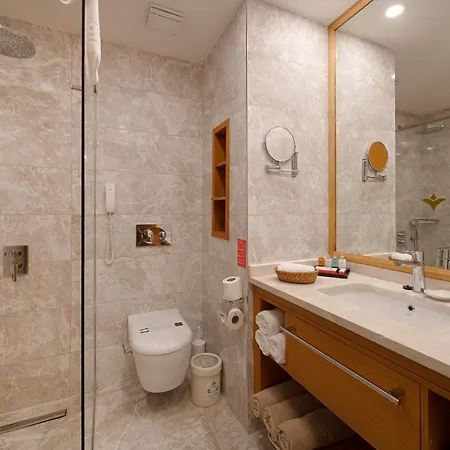 Miramare Queen 5* Side