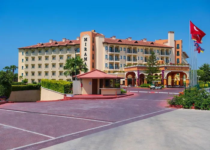 Miramare Queen Hotel Side