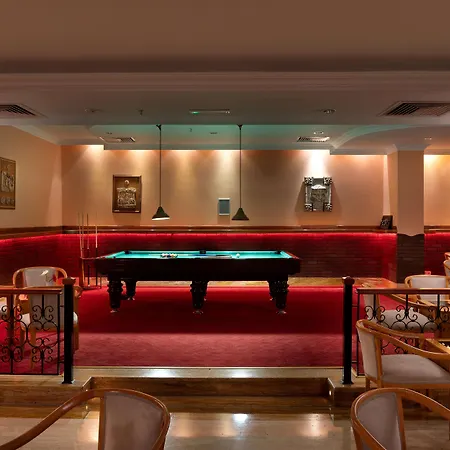 Miramare Queen Готель